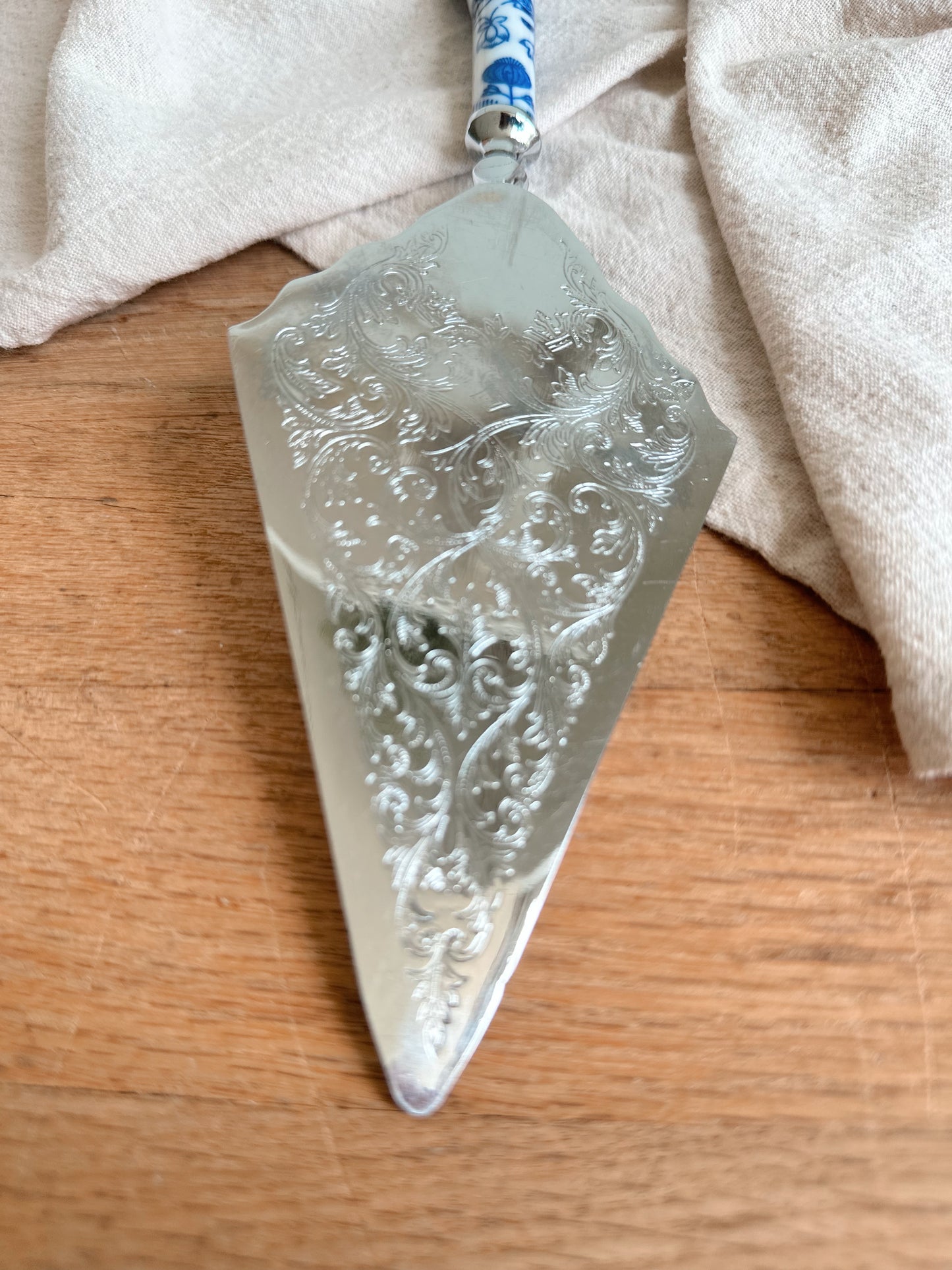 Vintage Prill Silver Co. Pie Server, Blue Onion Style