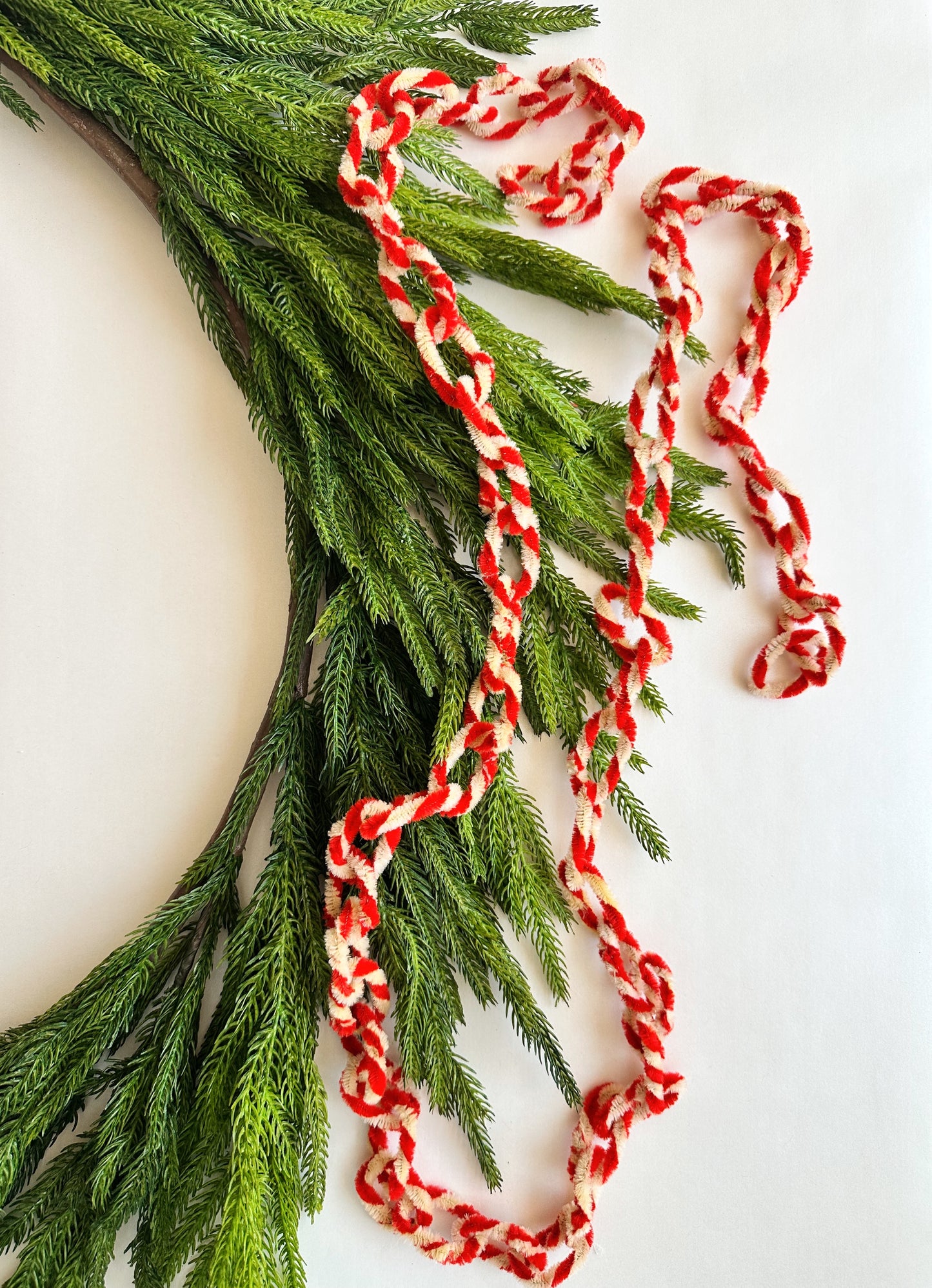 Red & Cream Pipe Cleaner Garland