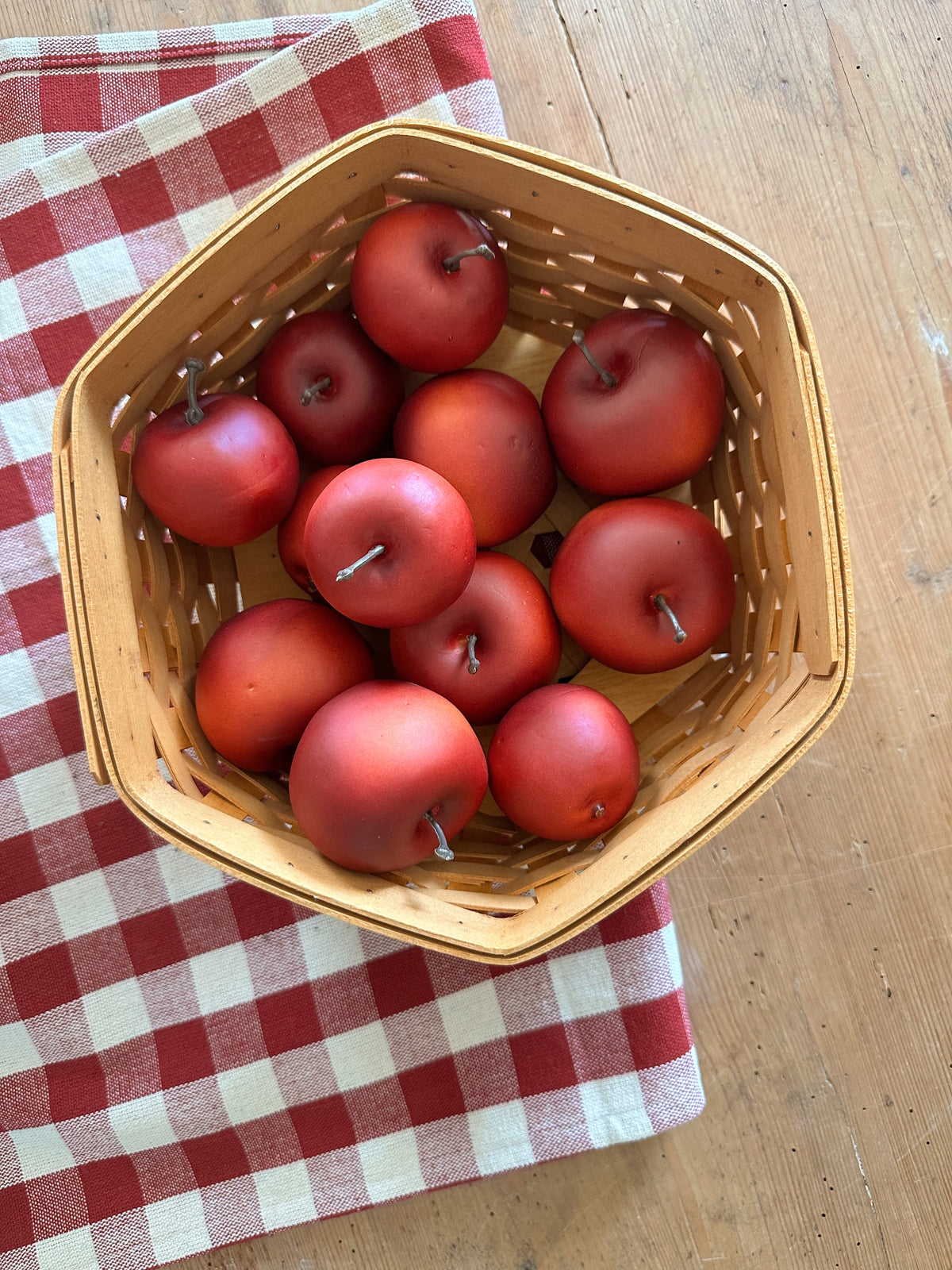 Deep Red Apple Dozen