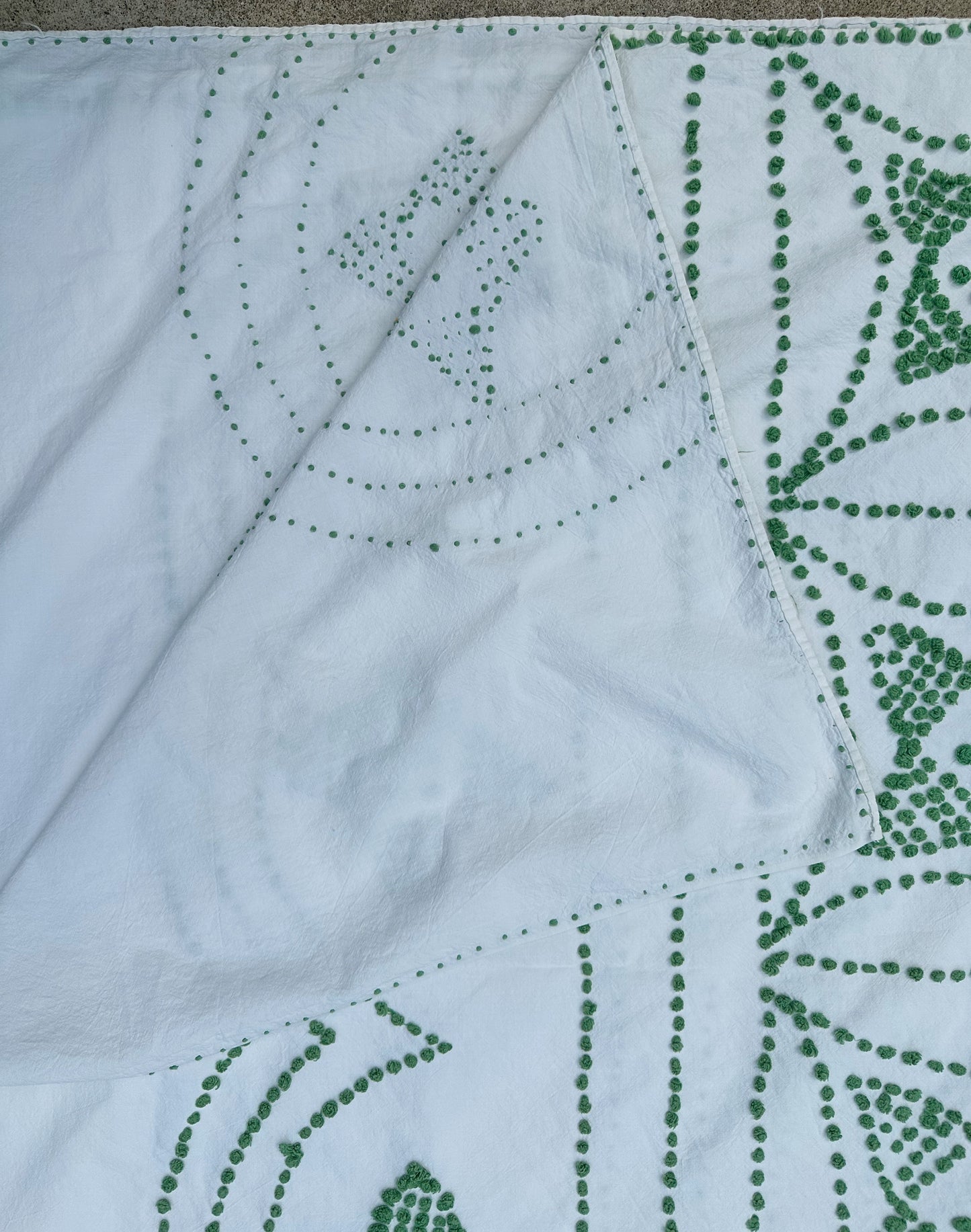 Beautiful Vintage Tufted Chenille Beadspread
