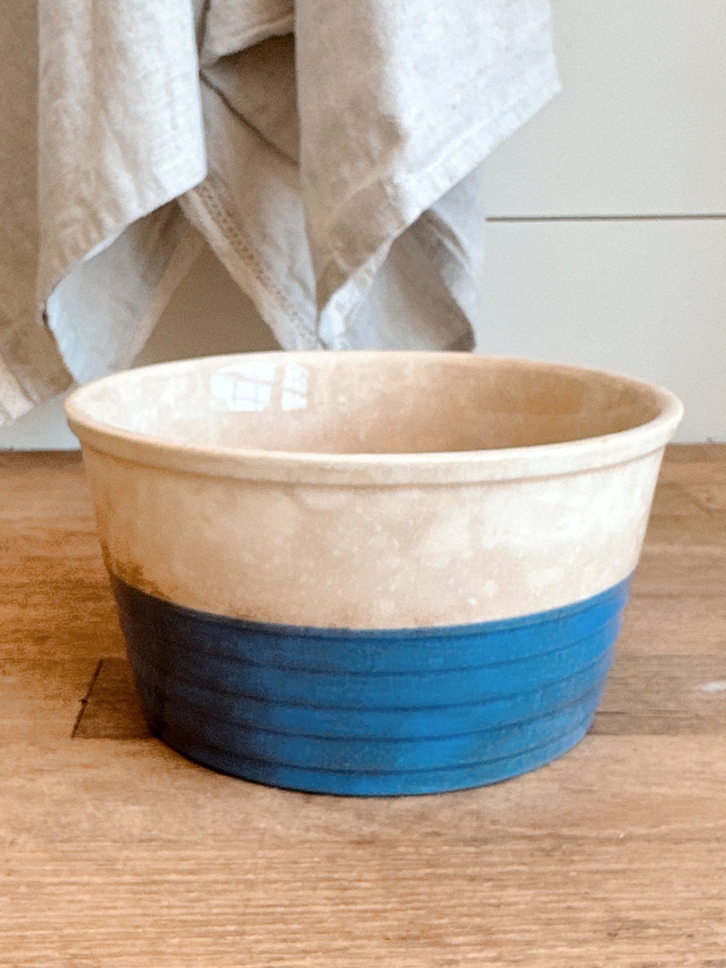 Vintage Universal Pottery Nesting Bowls