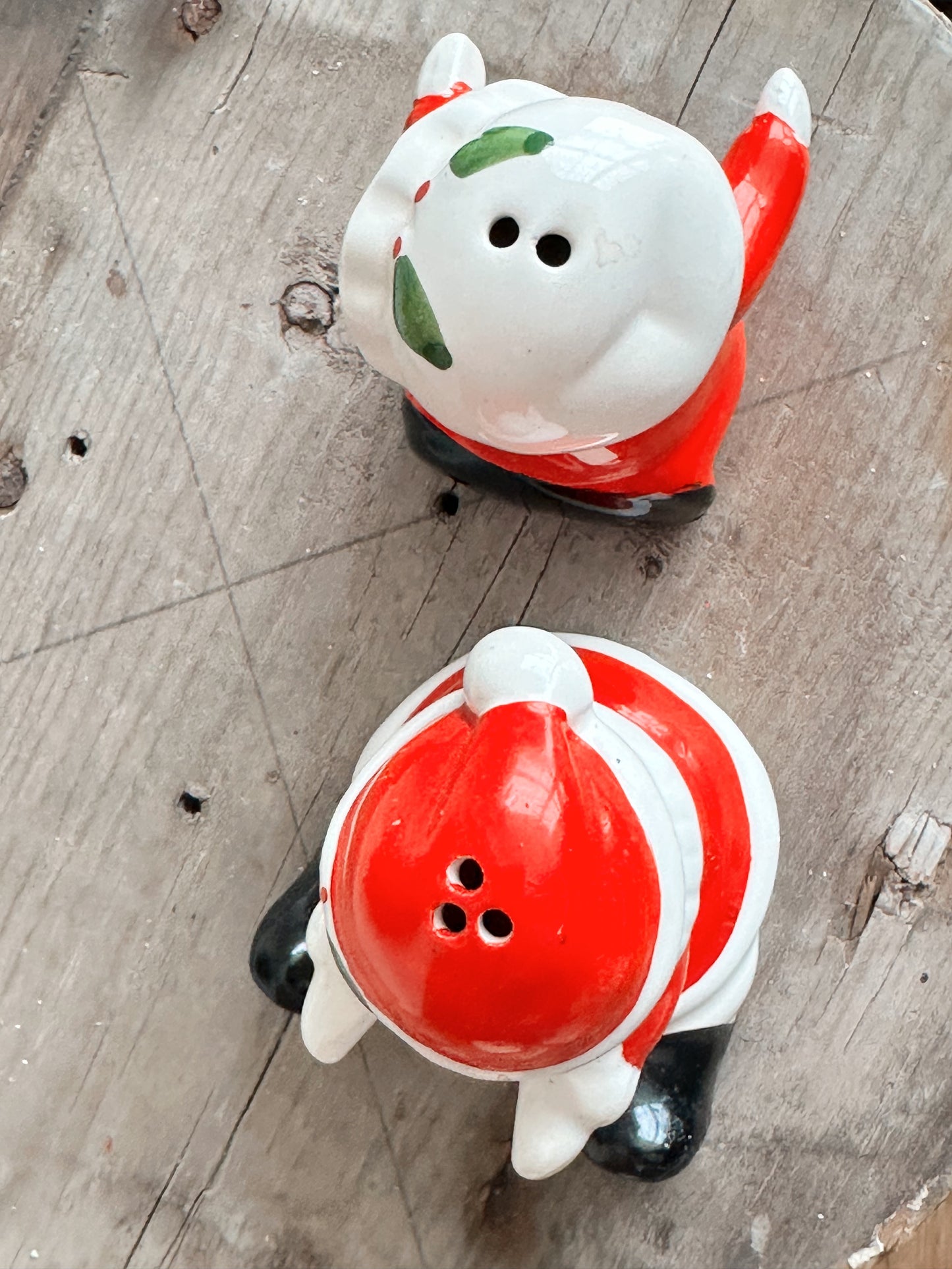 Vintage Hugging Santa & Mrs Clause Salt and Pepper Shakers