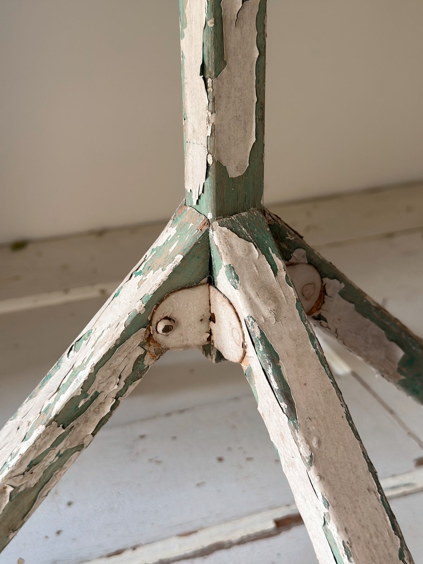 Chippy Vintage Drying Rack