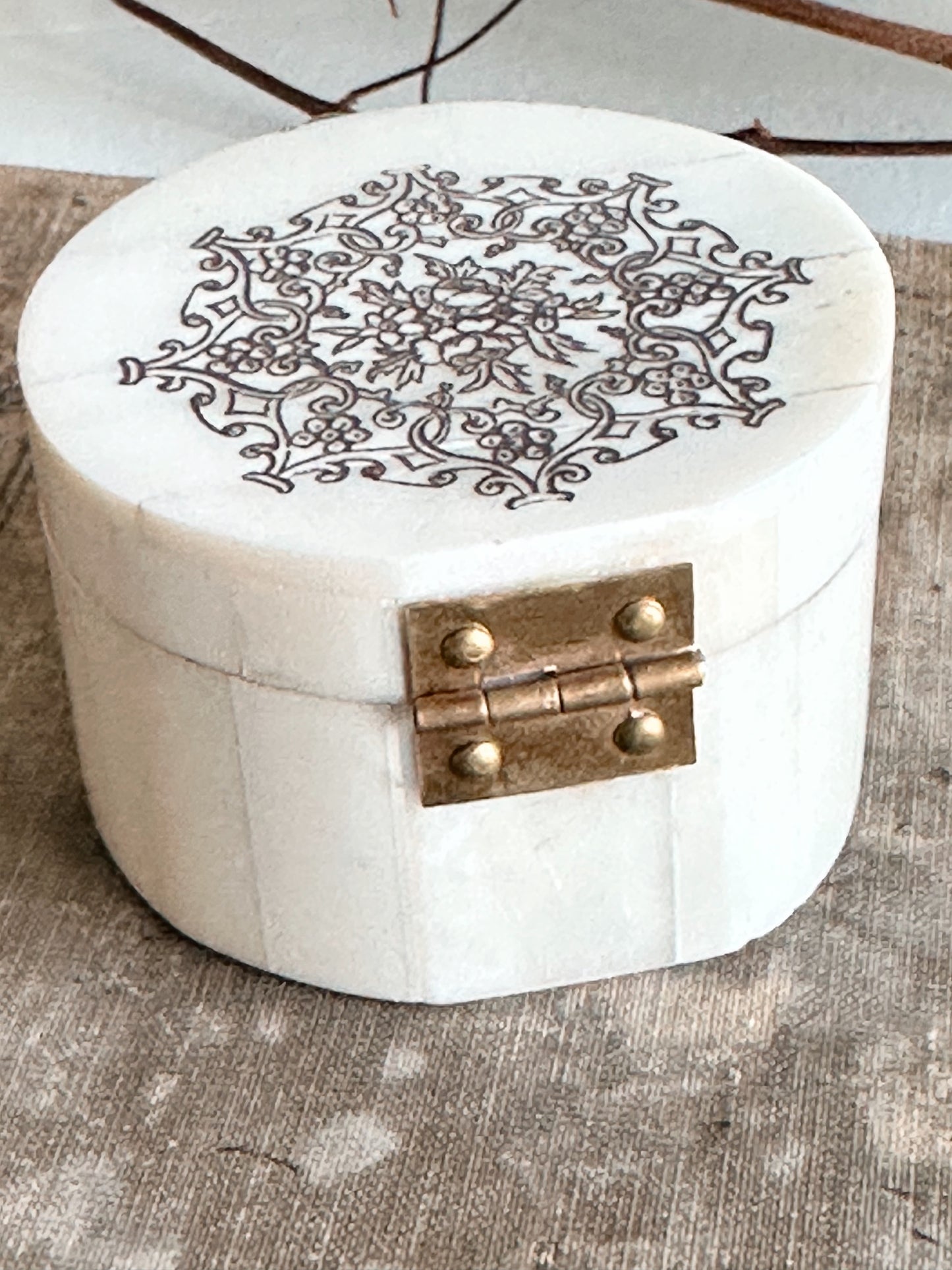 Lovely Bone Ring Box