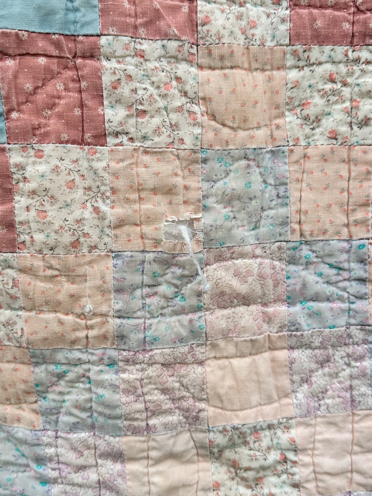 Vintage Hand-Quilted Trip Around the World Patchwork Quilt
