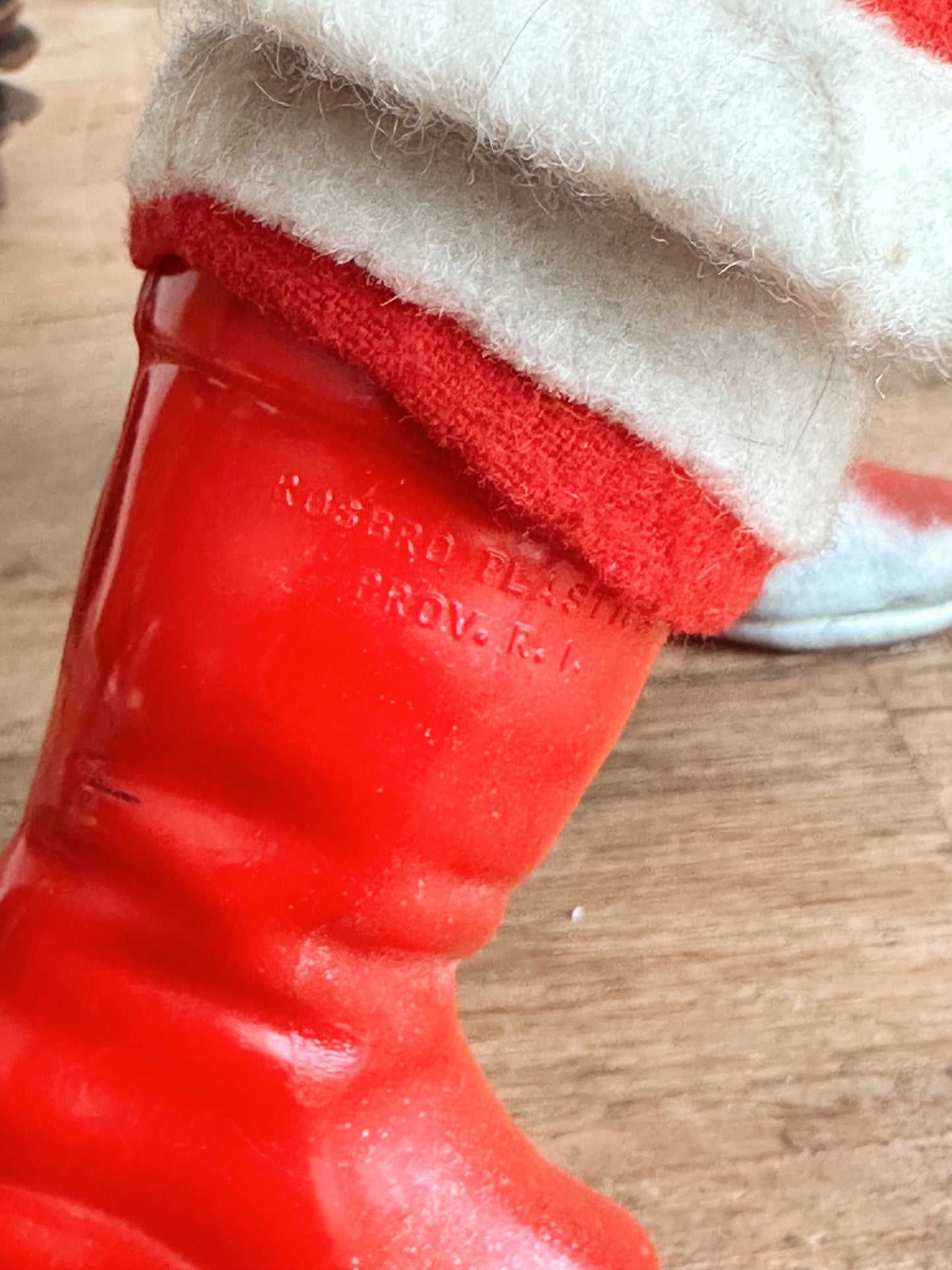 Vintage Leaning Santa