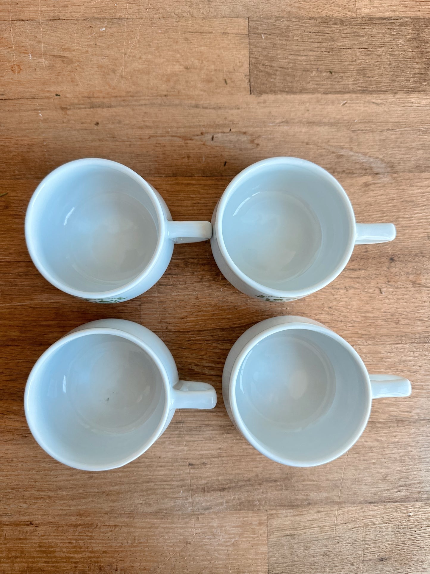 Set of Four French La Porcelaine de Baudour Mugs