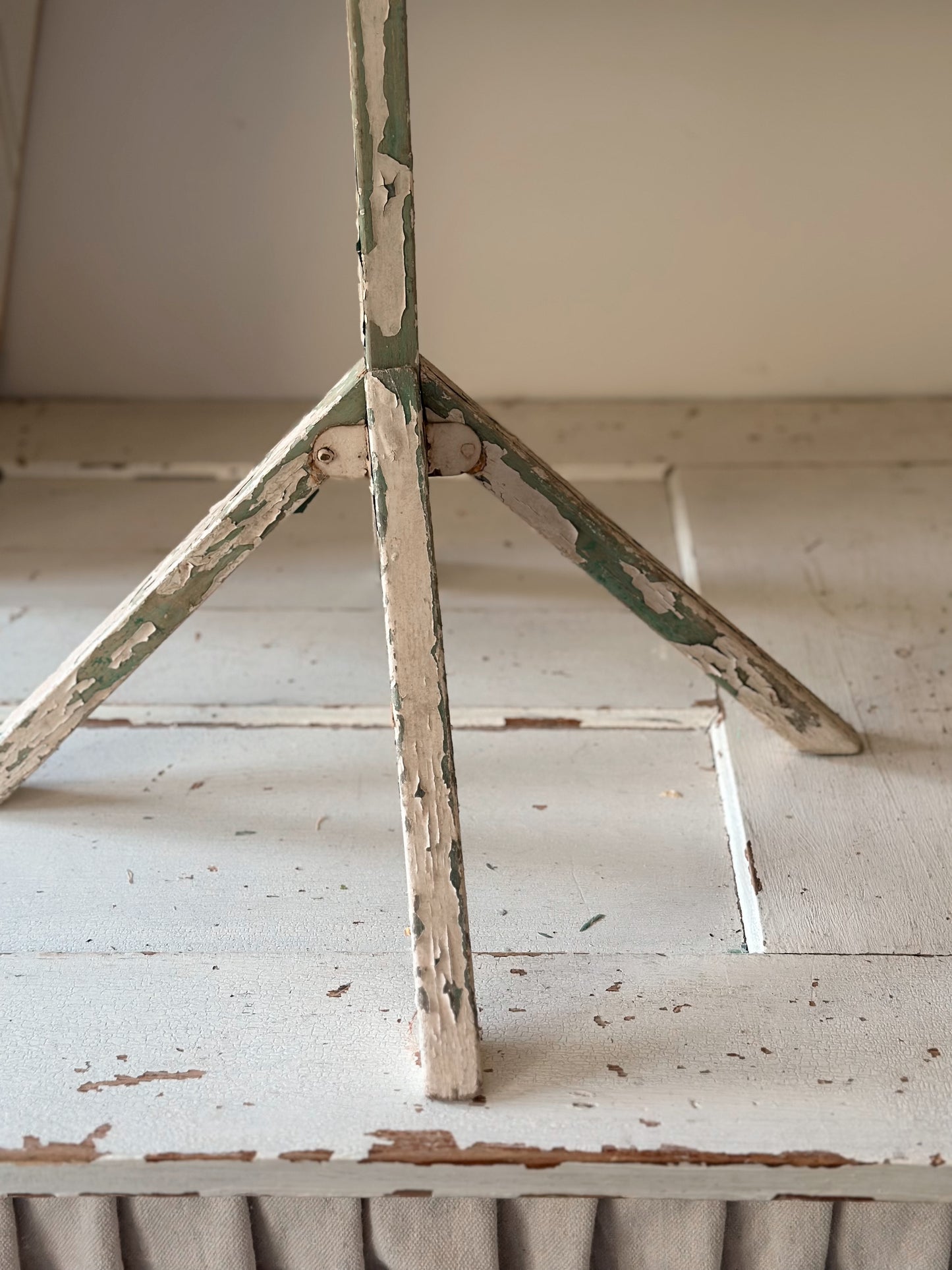 Chippy Vintage Drying Rack