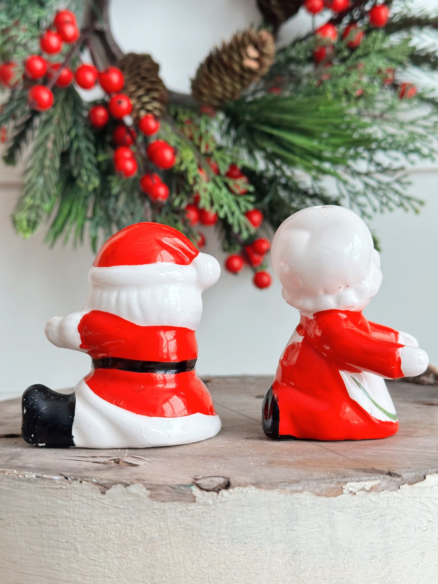 Vintage Hugging Santa & Mrs Clause Salt and Pepper Shakers