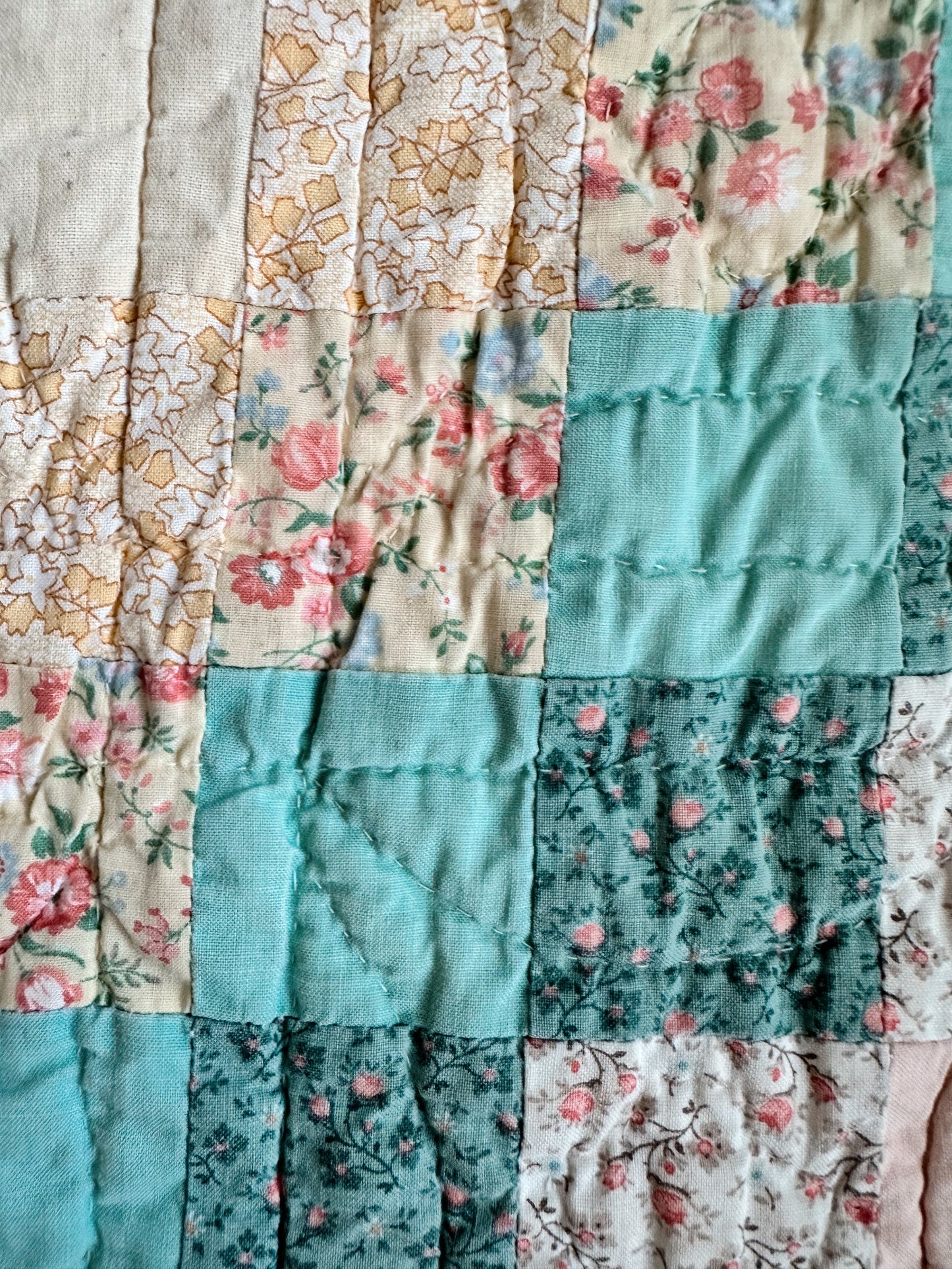 Vintage Hand-Quilted Trip Around the World Patchwork Quilt