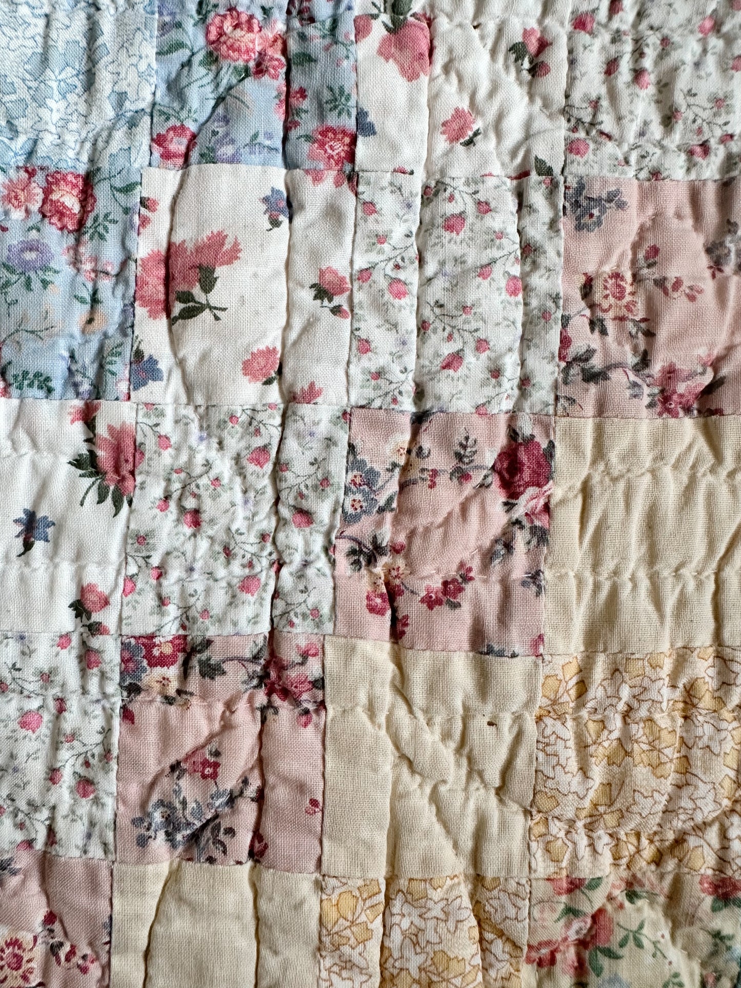 Vintage Hand-Quilted Trip Around the World Patchwork Quilt