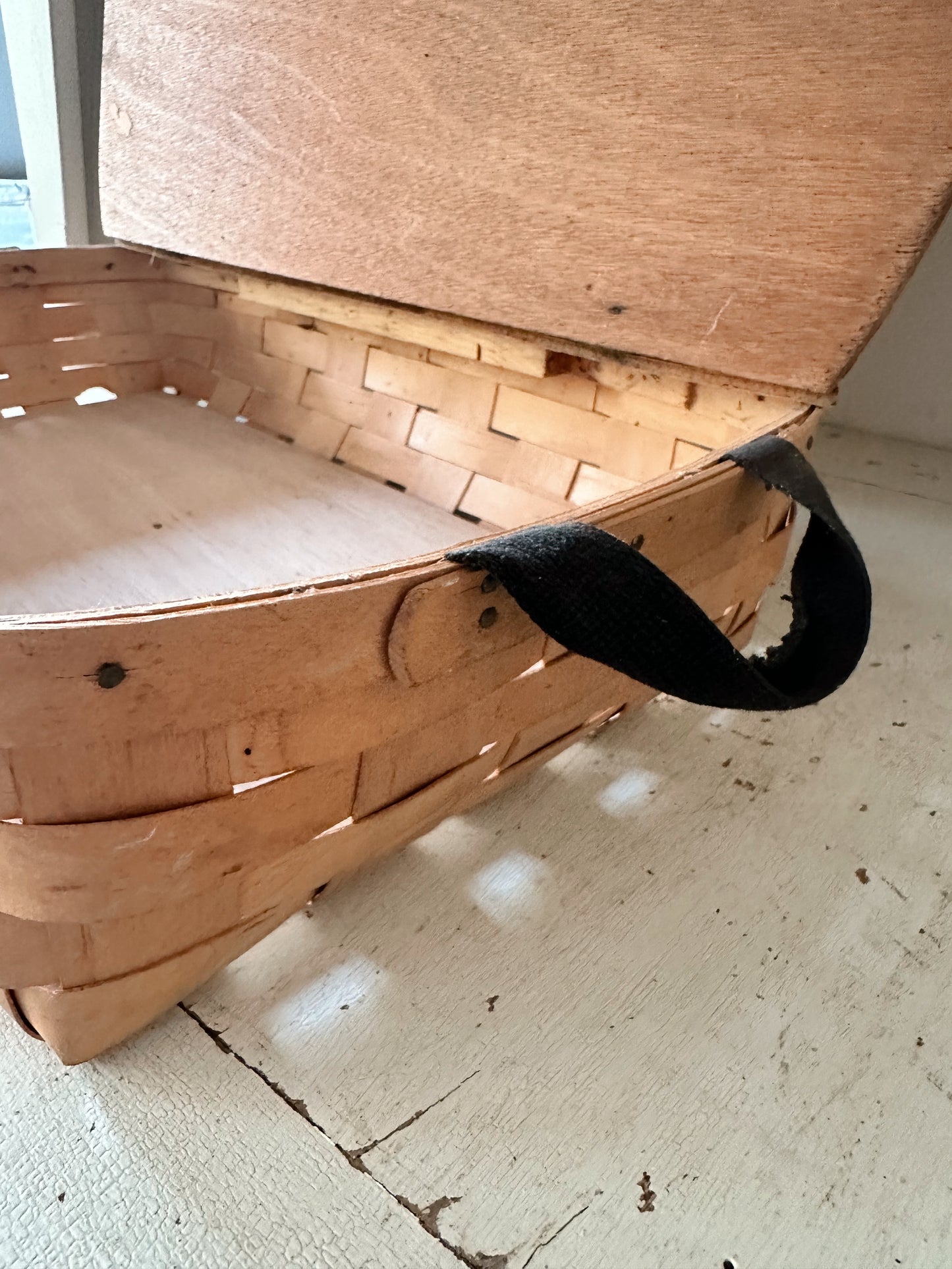 Vintage Shallow Pie Basket