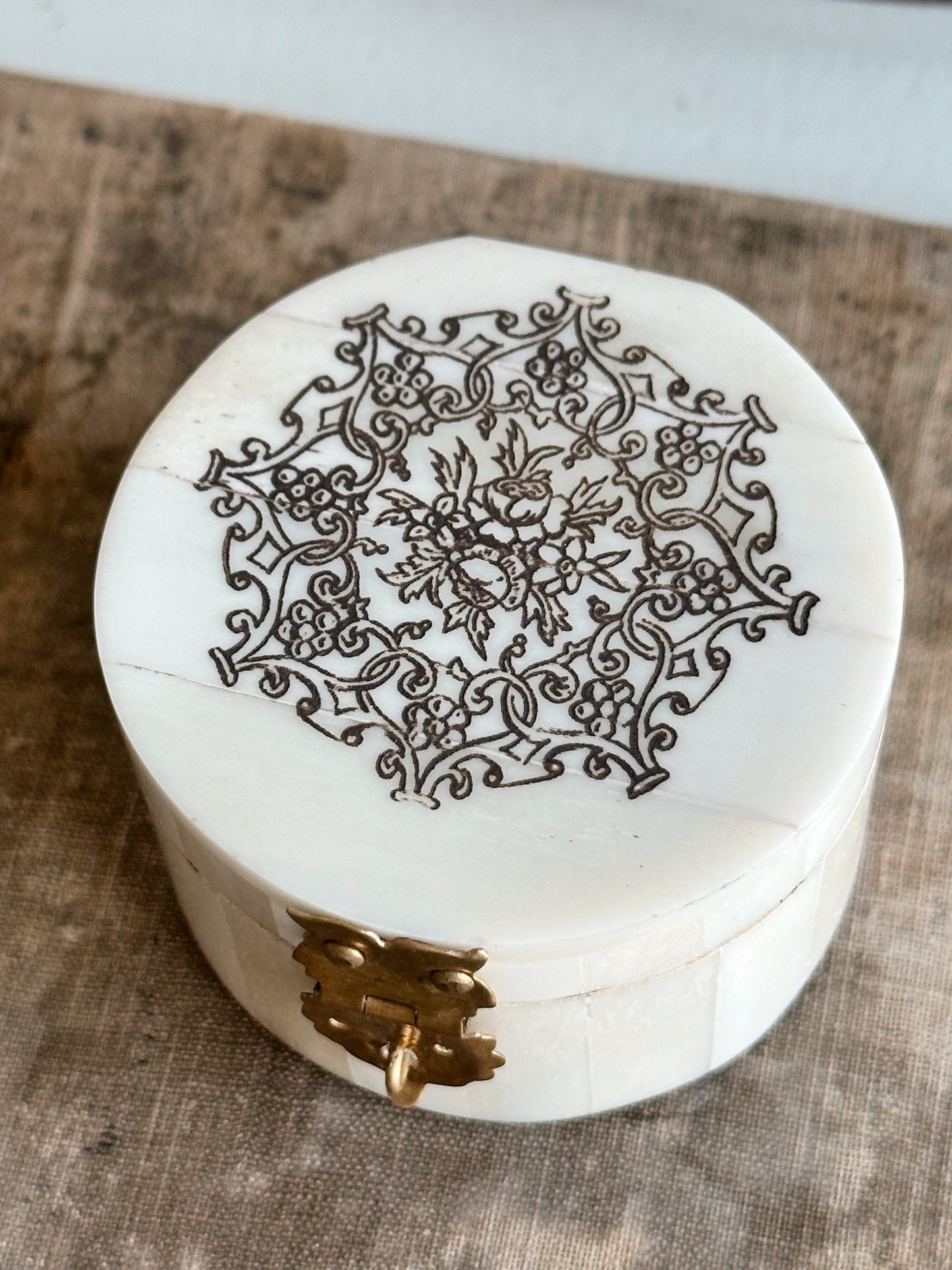 Lovely Bone Ring Box
