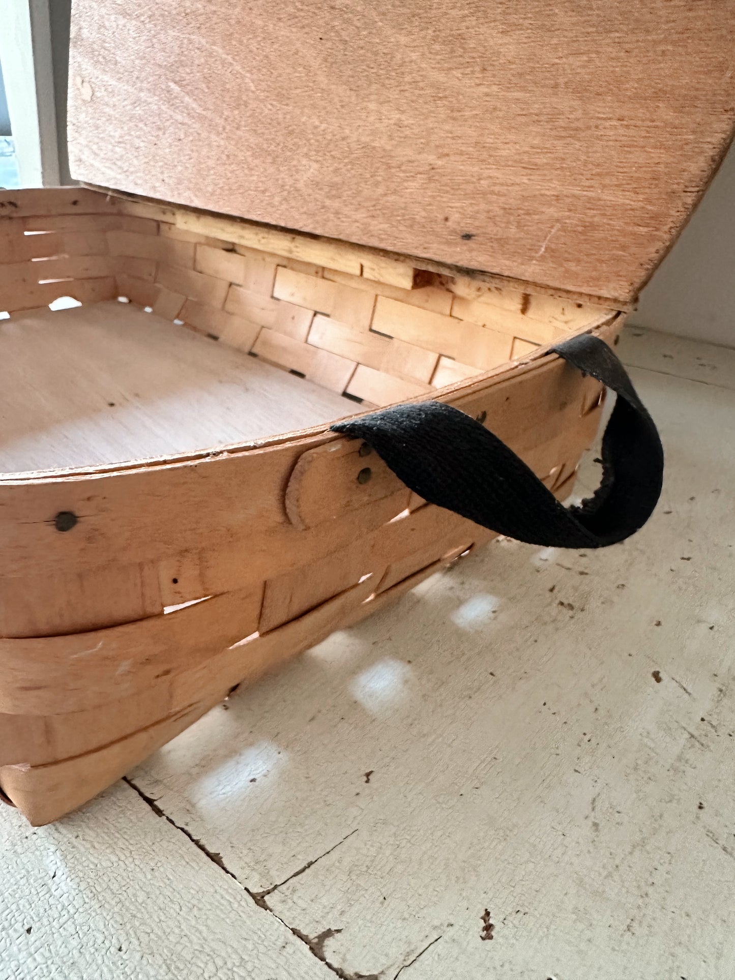 Vintage Shallow Pie Basket