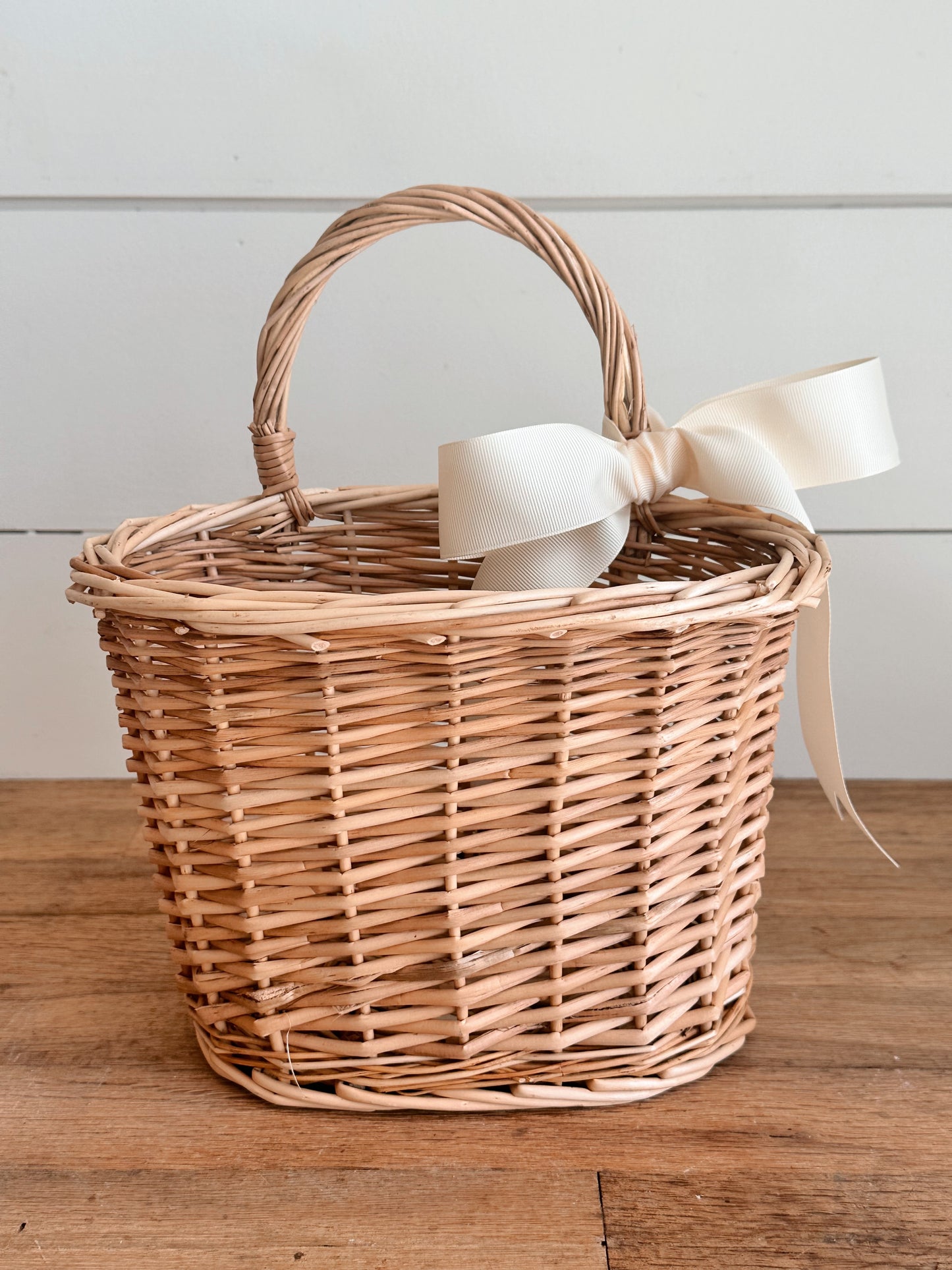 Natural Willow Mail Basket with Bow