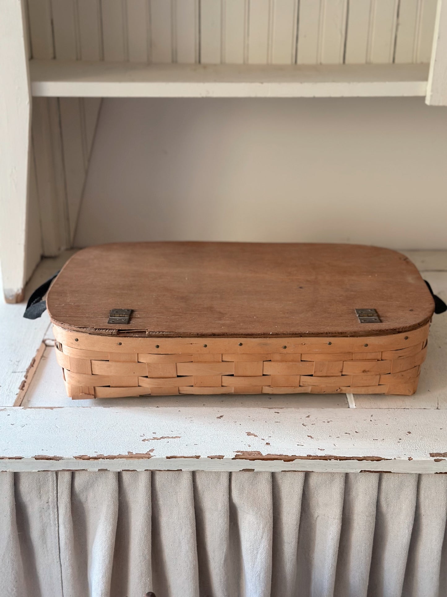 Vintage Shallow Pie Basket