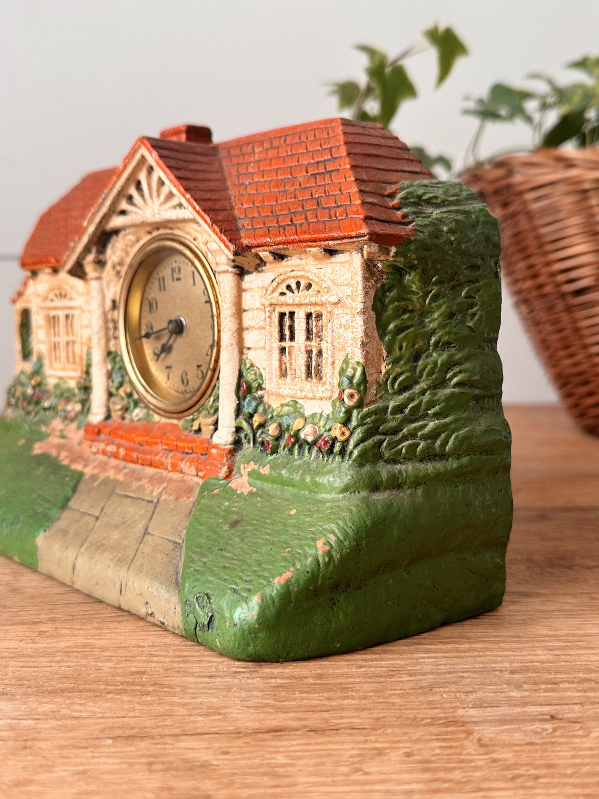 Vintage Bungalow Clock