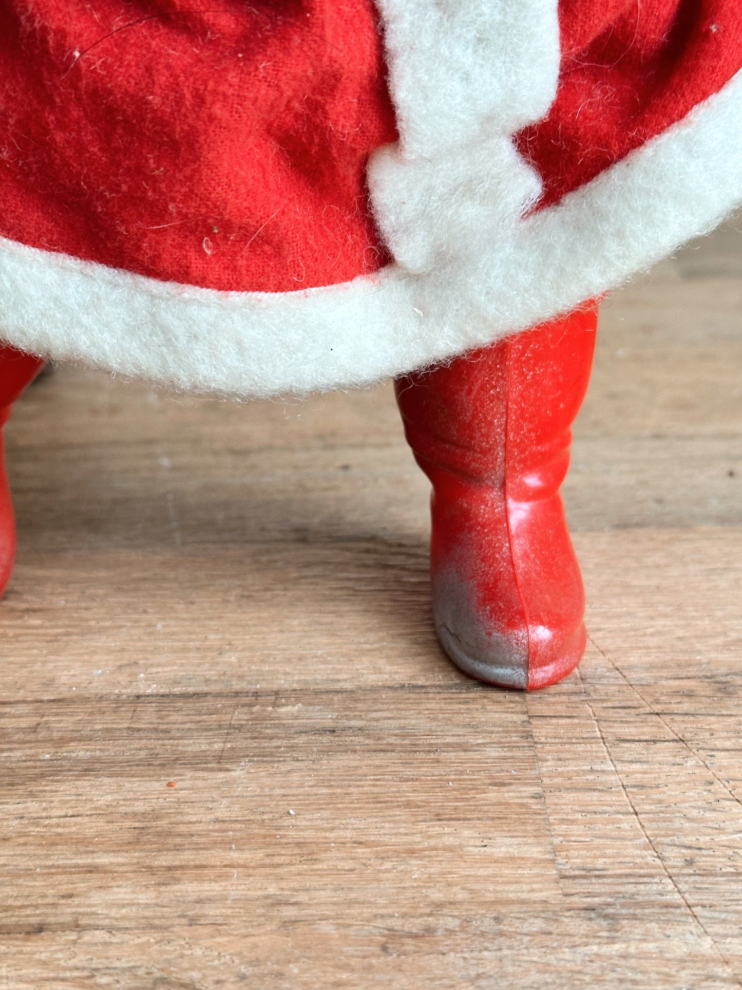 Vintage Leaning Santa