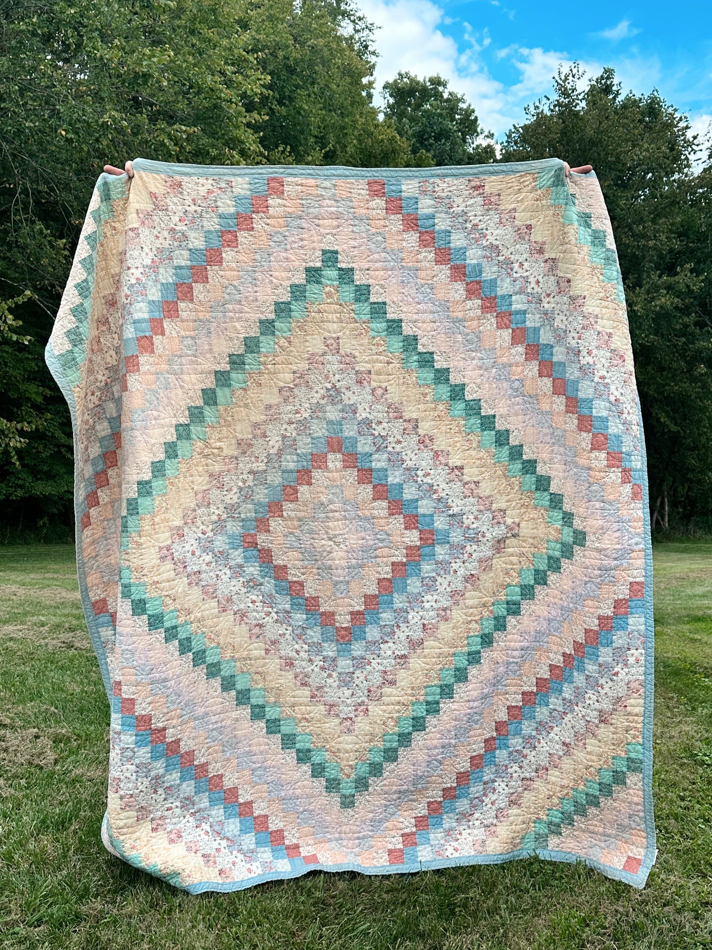 Vintage Hand-Quilted Trip Around the World Patchwork Quilt