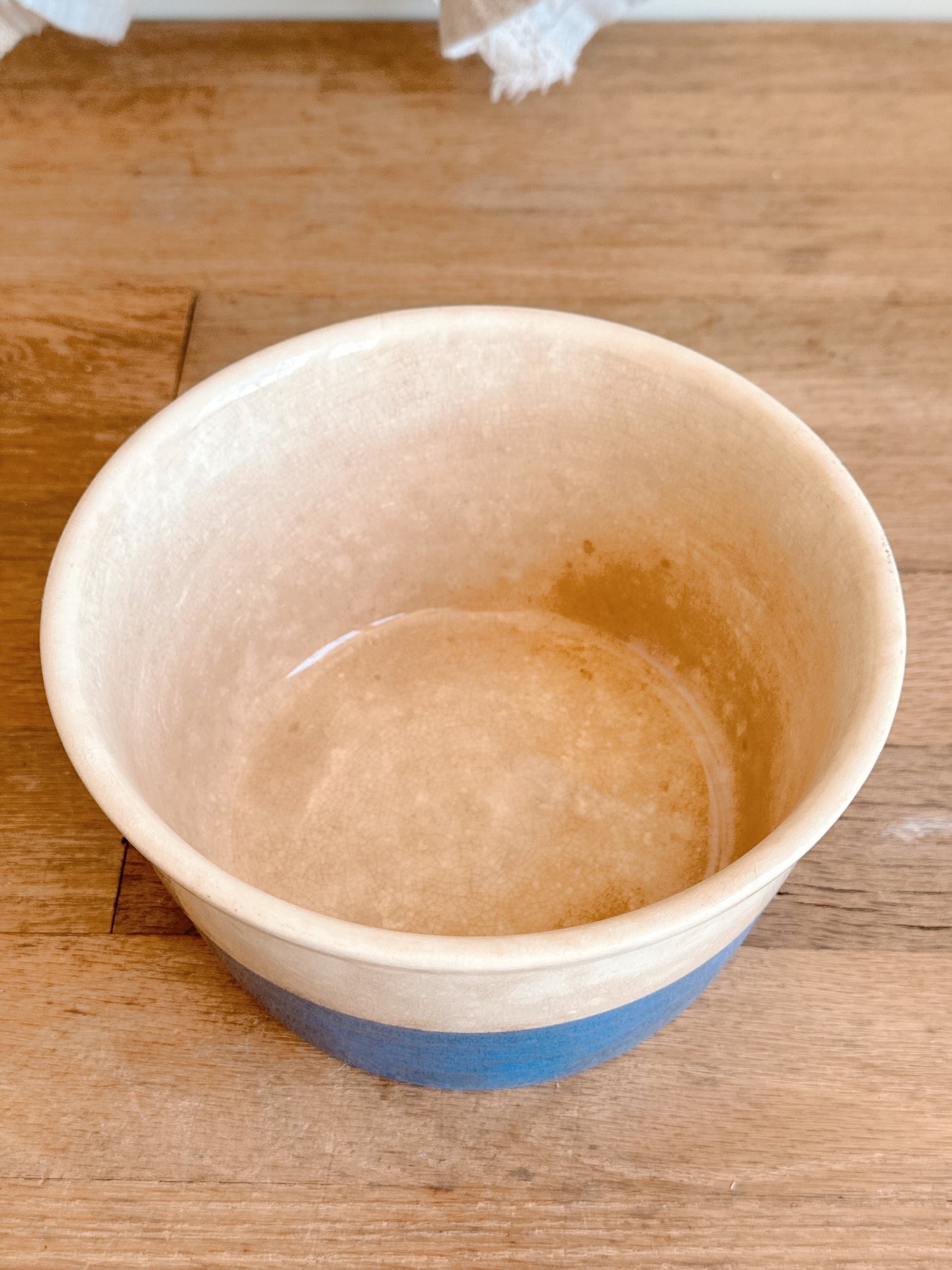Vintage Universal Pottery Nesting Bowls