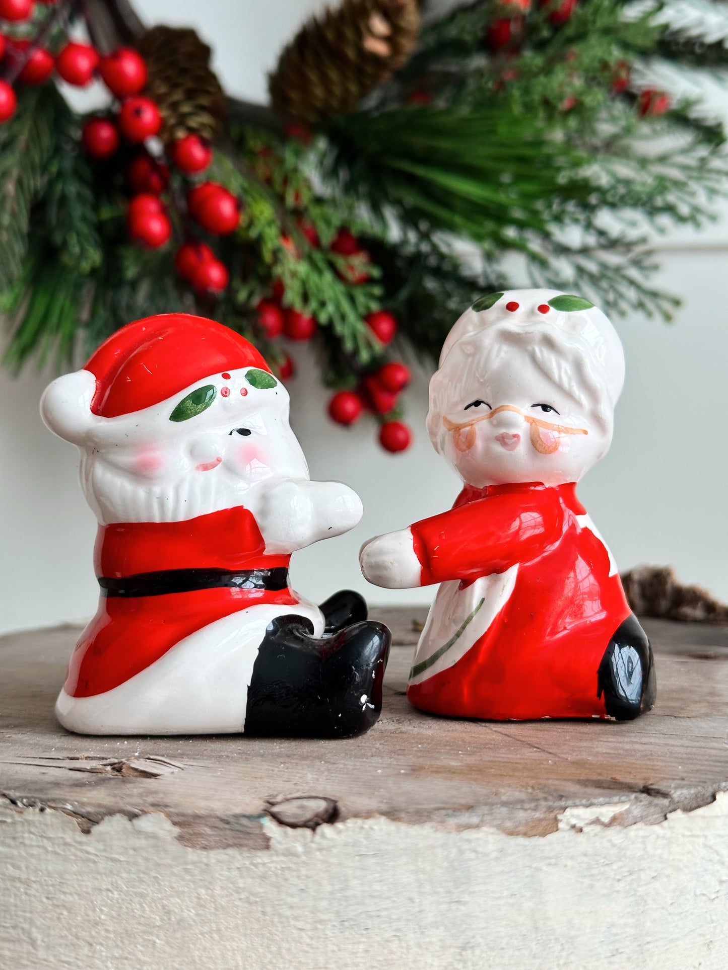 Vintage Hugging Santa & Mrs Clause Salt and Pepper Shakers