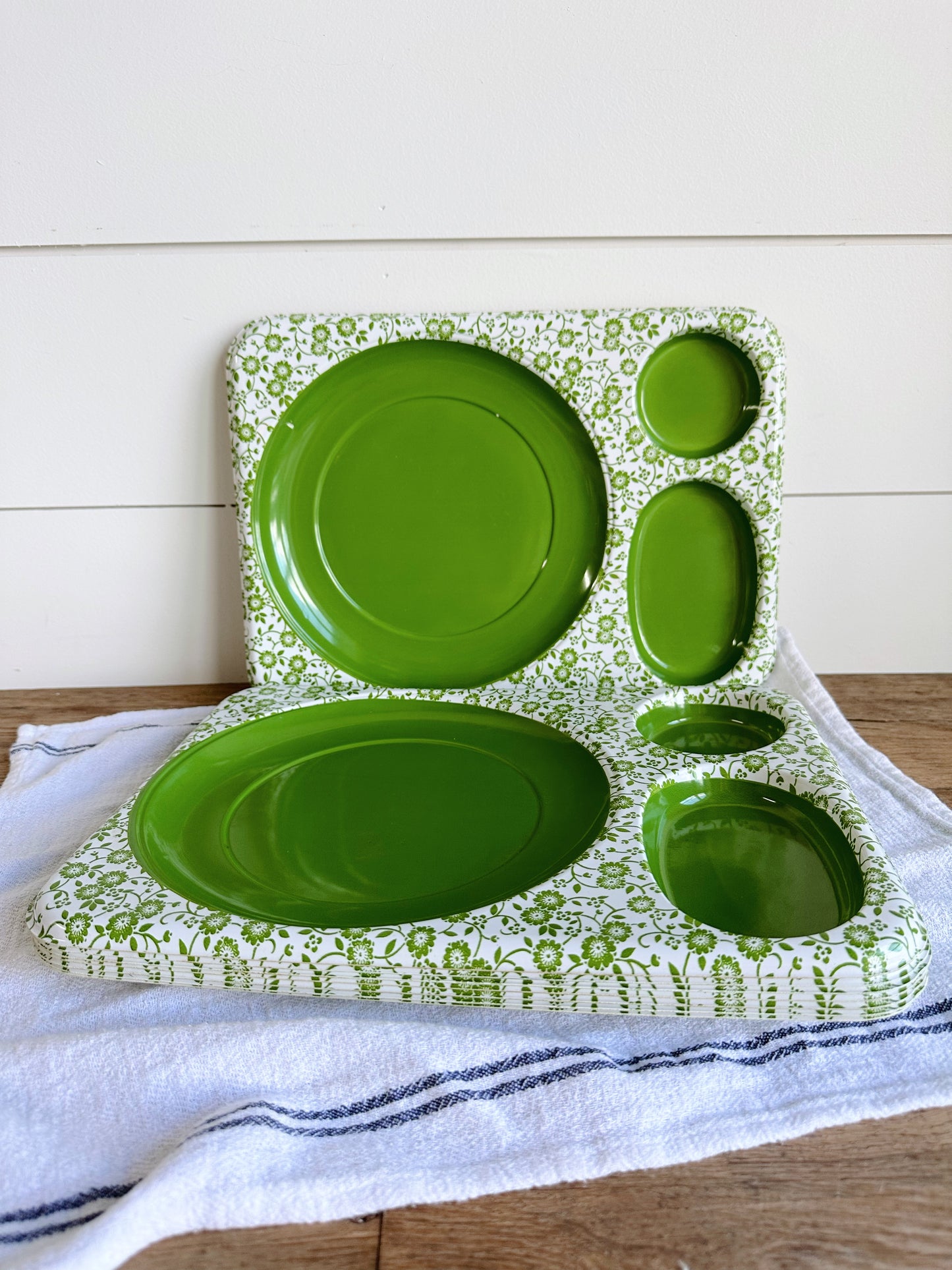 Collection of Eight Vintage Green Floral Picnic Trays