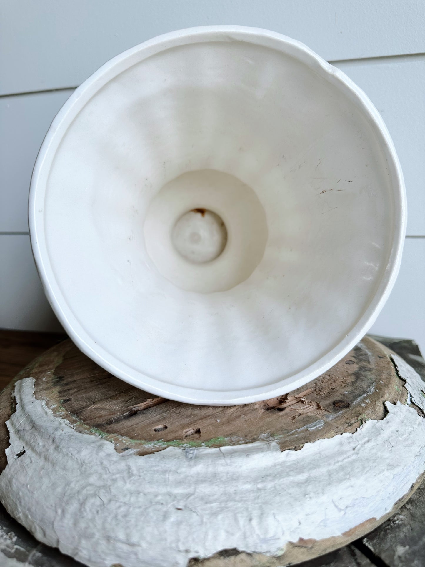 Beautiful Creamy White Vintage Hull Vase