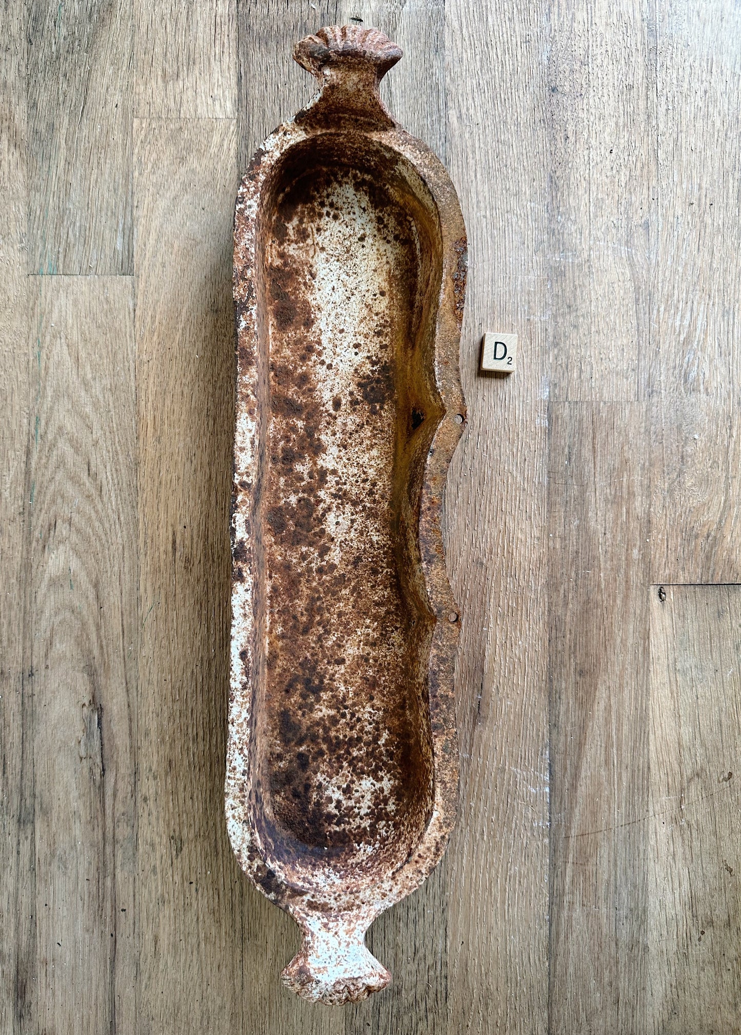 Chippy, Rusty Cast Iron Tray (pots not included)