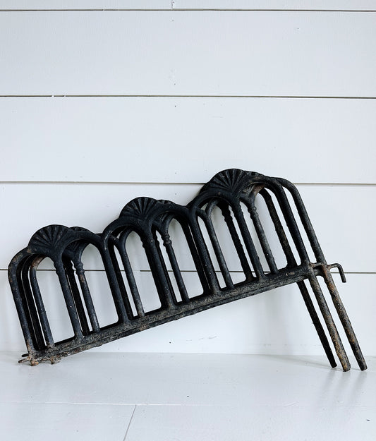 Antique Cast Iron Garden Fencing (one leg)