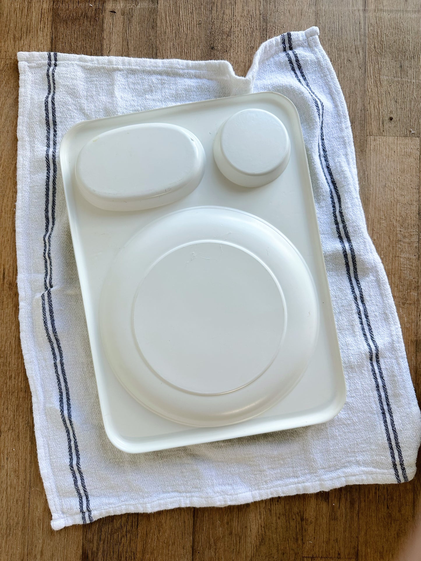 Collection of Eight Vintage Green Floral Picnic Trays